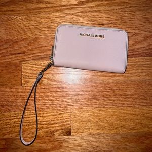 Michael kors pink wristlet